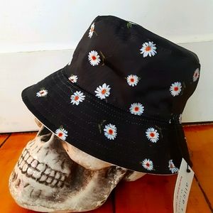 Alice and Olivia reversable bucket hat